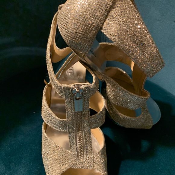 Michael kors silver glitter t strap sandals heels 8.5 - Picture 9 of 9